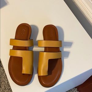 Gorgeous dark gold/yellow sandals
